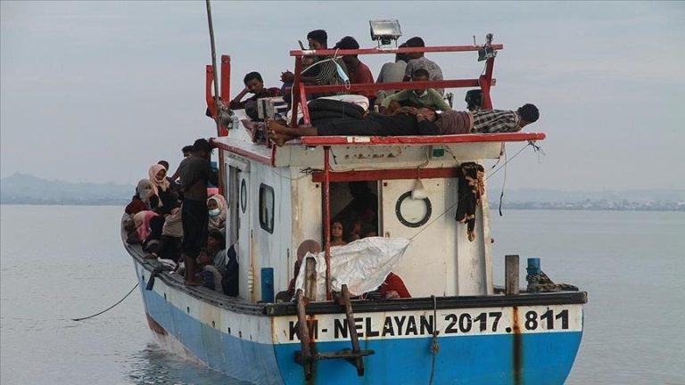 У берегов Индонезии спасли 58 мигрантов — они провели в море несколько недель