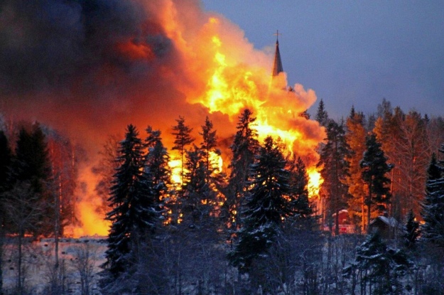 В Финляндии на Рождество сгорела деревянная церковь XVIII века — в поджоге подозревают местного старика