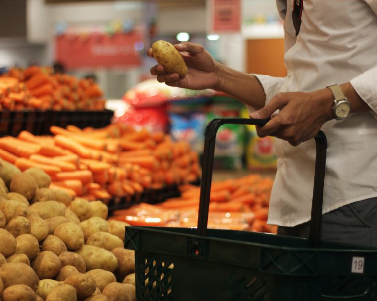 Цены на продукты питания могут снизиться во втором квартале следующего года — Гулбе