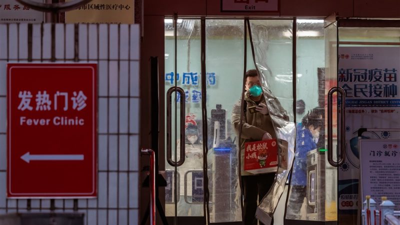 Страны ЕС советуются, как реагировать на всплеск эпидемии COVID-19 в Китае