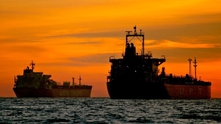 Из-за «потолка цен» на нефть у берегов Турции образовалась пробка из танкеров