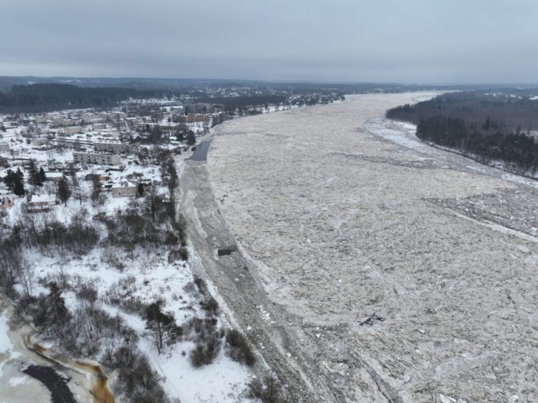 Уровень воды в Даугаве возле Екабпилса приближается к «красной отметке»