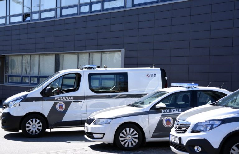 Госполиция Латвии передаст в помощь украинским государственным органам 13 автомобилей, катер и автобус