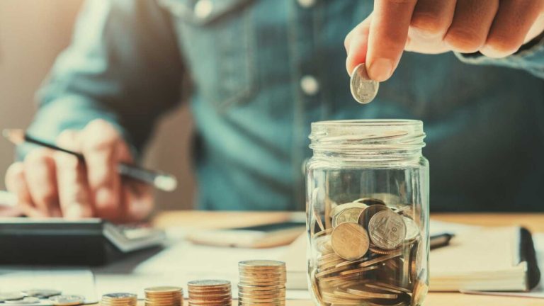 Опрос: лишь 19% жителей Латвии накоплений хватит больше, чем на шесть месяцев