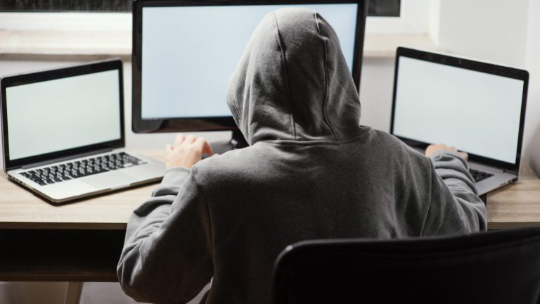 Осторожно мошенники: жительница Эстонии зашла в Facebook и лишилась почти 16 000 евро