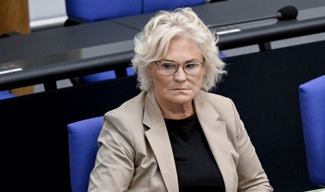 Глава Минобороны Германии подала в отставку