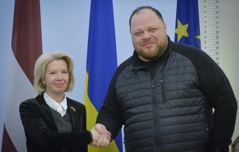 Новый министр обороны Латвии прибыла с первым визитом в Украину