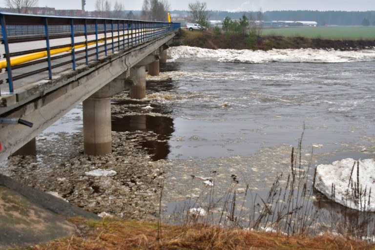Уровень воды в Екабпилсе упал ниже отметки оранжевого предупреждения