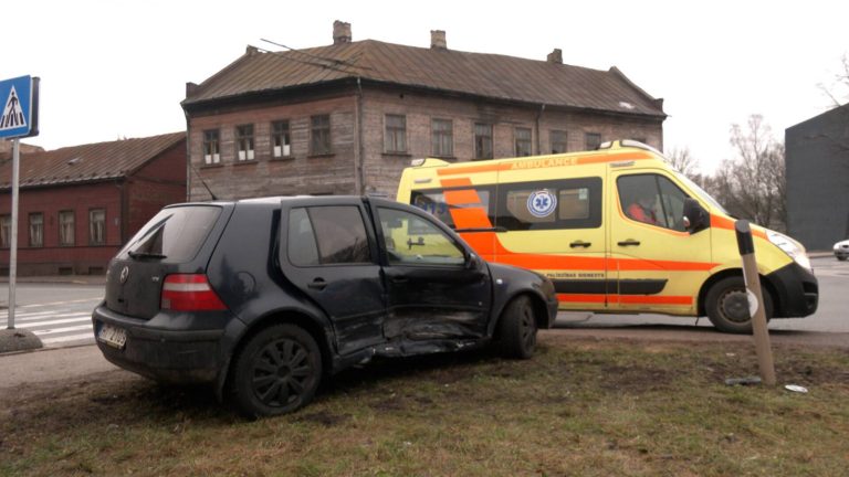 Дорожная хроника: в Латвии за сутки произошло 147 аварий с 16 пострадавшими