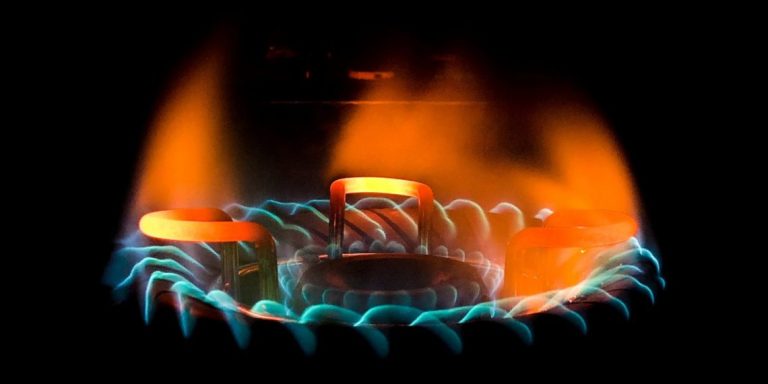 Цены на газ в Европе рухнули ниже $800