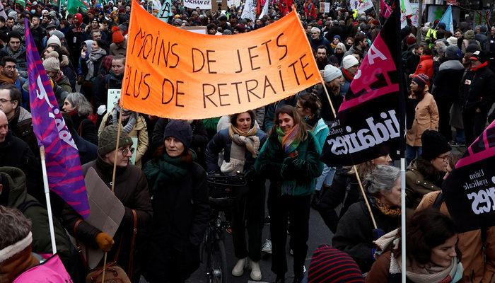Более 1 млн французов вышли на забастовку против пенсионной реформы