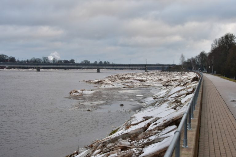 Опасность миновала: уровень воды в Даугаве возле Екабпилса стабилизировался