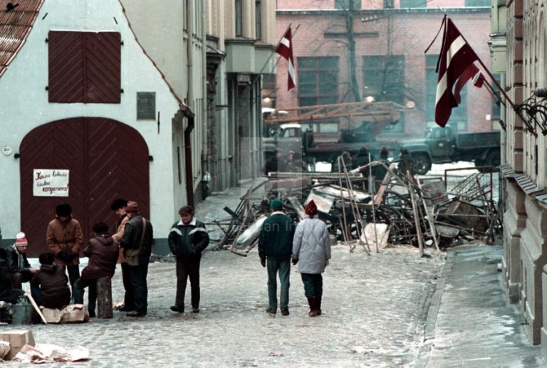 Сегодня состоятся мероприятия памяти баррикад 1991 года
