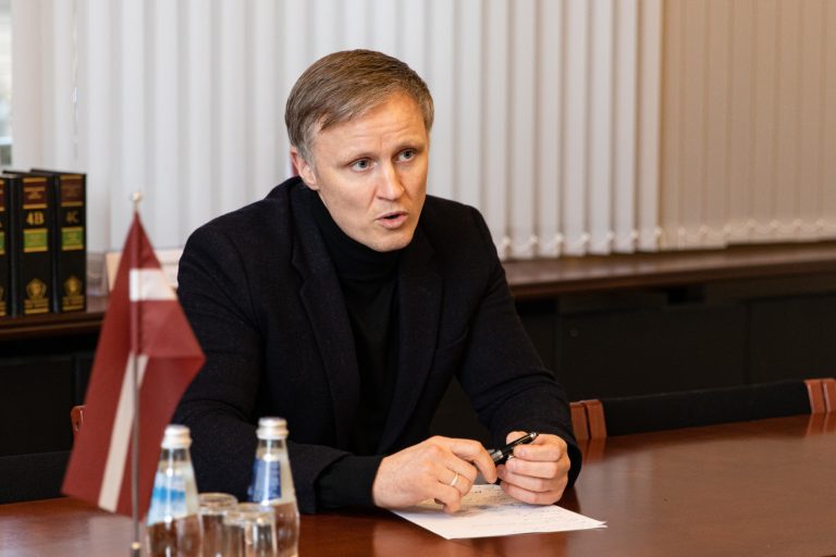 Колс: аморально спекулировать на мирных переговорах Украины и России