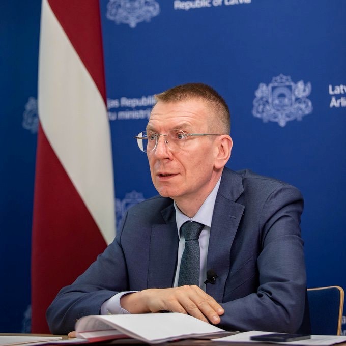 Из-за низких зарплат Министерству иностранных дел не хватает сотрудников