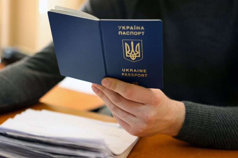 Вид на жительство с правом на трудоустройство в Латвии получили 38,5 тыс украинских беженцев