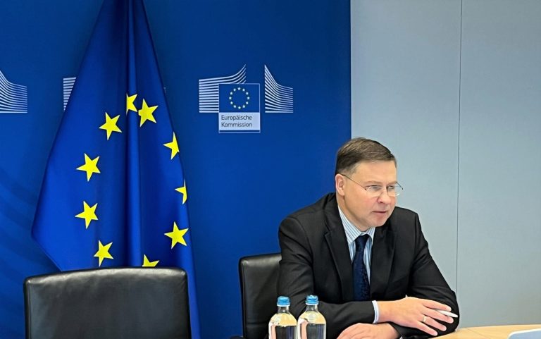 Домбровскис рассказал как влияют санкции на Россию и кто их обходит