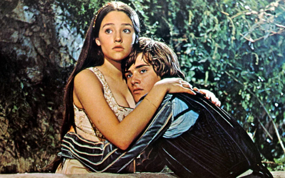 Главные актеры фильма «Ромео и Джульетта» 1968 года подали иск о сексуальной эксплуатации из-за съемок постельной сцены