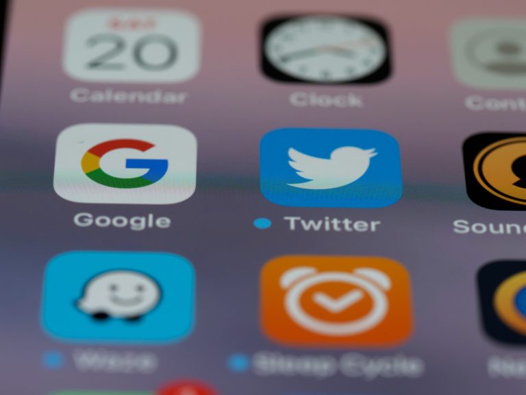 Хакеры похитили данные миллионов пользователей Twitter