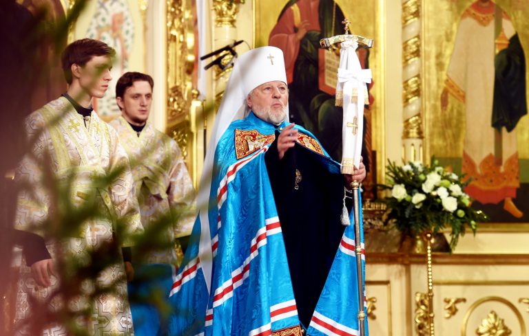 «Мы должны нести мир ближним и дальним» — рождественское послание митрополита Александра