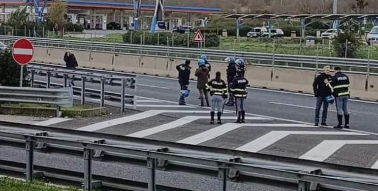 В Италии на трассе образовалась пробка в 15 км из-за драки футбольных фанатов