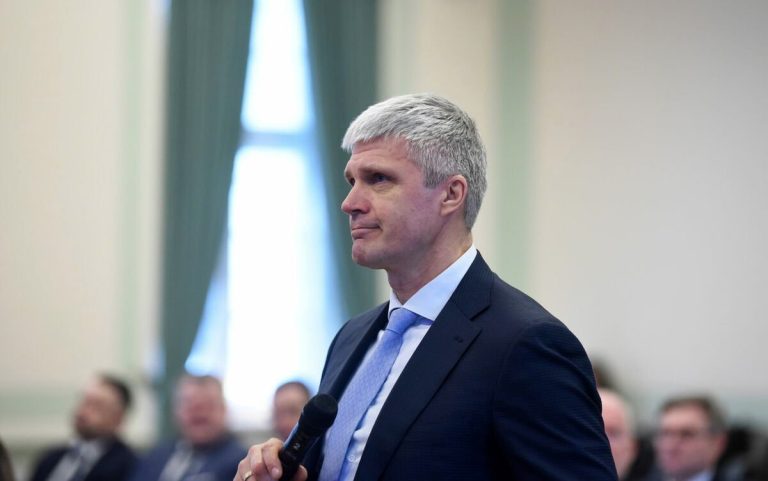 Оппозиция намерена отстранить Барташевича от должности мэра Резекне