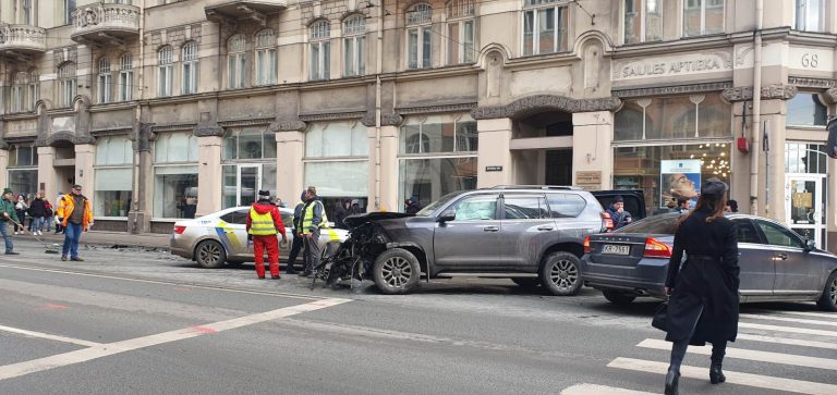 Дорожная хроника: за минувшие сутки в ДТП один человек погиб и 20 пострадали