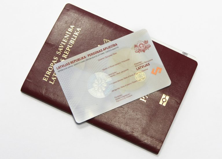 В Сейме поддержали отказ от 1 мая как даты обязательного получения ID-карты