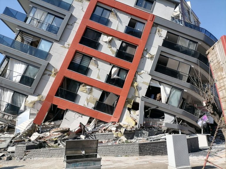 Турции понадобится после землетрясений построить 300 тыс. новых жилых зданий