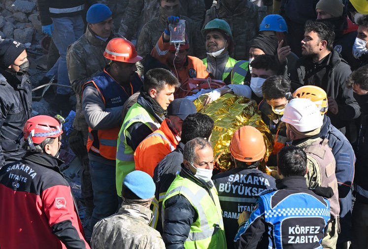 248 часов под завалами: в Турции на 11-й день после землетресения спасена 17-летняя девушка