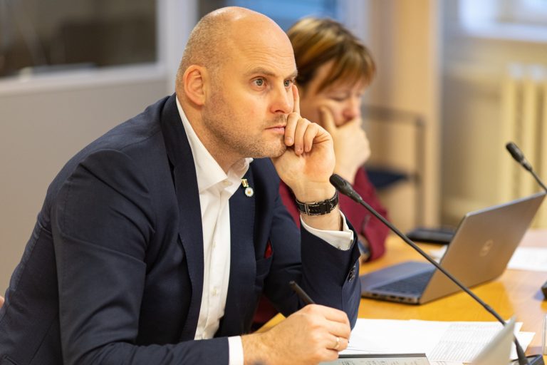 Кулбергс: система продажи транспортных средств, изъятых у пьяных водителей требует реорганизации