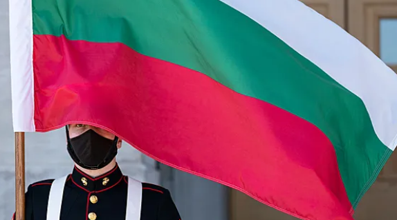 Президент Болгарии распустил парламент и назначил временное правительство