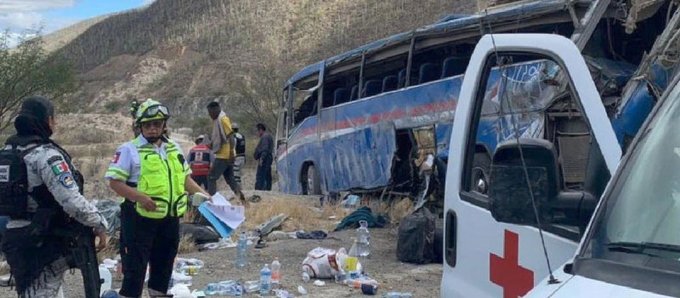 В Мексике разбился автобус с мигрантами, 17 человек погибли