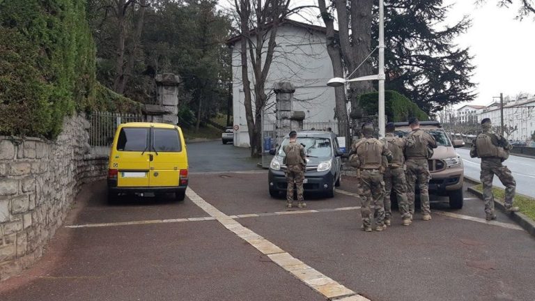 Во Франции в результате нападения ученика скончалась учительница