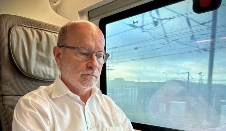 Главу МИД Словакии отправили к психиатру — тот матерно послал президента Венгрии Орбана