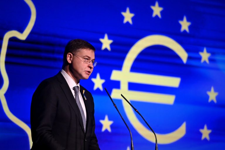 Еврокомиссия положительно оценила проект госбюджета Латвии на 2023 год
