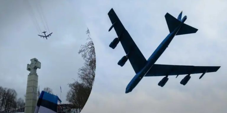 Американские ядерные бомбардировщики B-52 совершили полет над Эстонией
