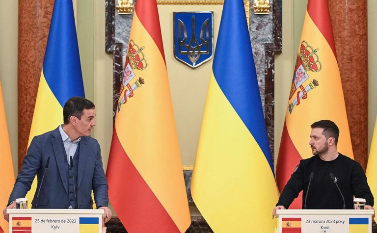 Премьер-министра Испании обвинили в предвыборном пиаре на теме Украины