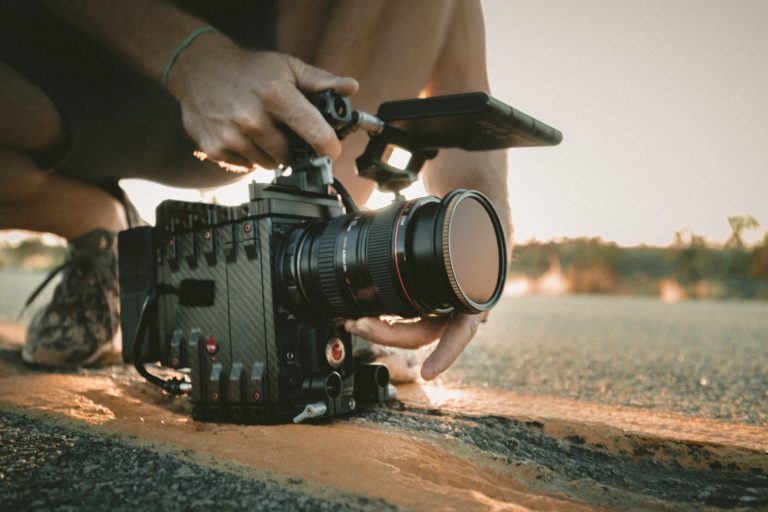 Начались съемки первого российского сериала по сценарию нейросети
