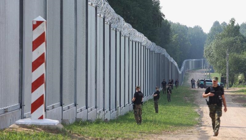 Польша может полностью закрыть границу с Беларусью