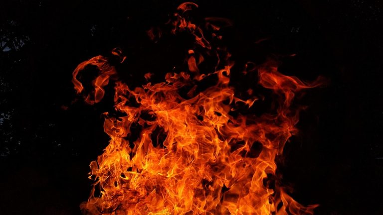 В результате пожара в Даугавпилсе погиб один человек