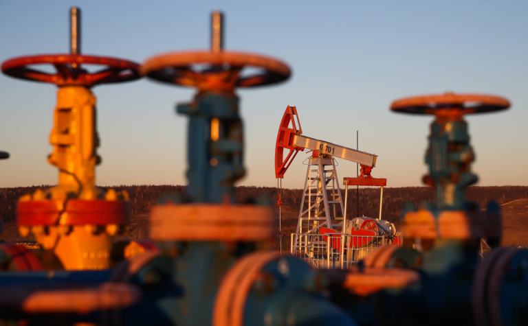 С сегодняшнего дня вступает в силу запрет на импорт российских нефтепродуктов