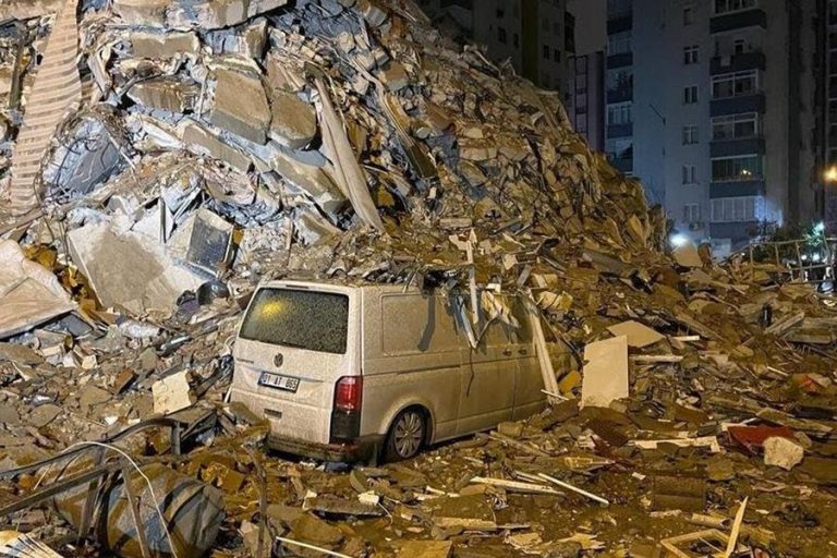 В Турции зафиксировано новое землетрясение магнитудой 7,8 (ДОПОЛНЕНО)
