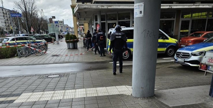 В Германии террорист взял в заложники двух людей и требовал 1млн евро