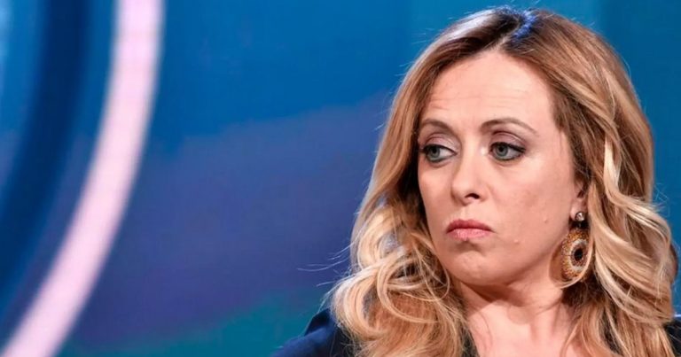 Премьера Италии раскритиковали за участие в вечеринке на фоне траура