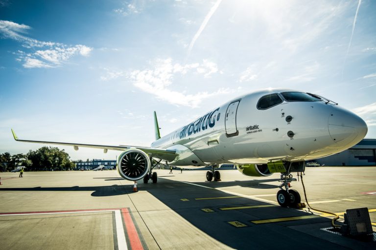 За два месяца airBaltic перевез пассажиров на 76% больше, чем в прошлом году