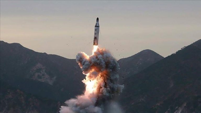 Северная Корея снова запустила две ракеты в сторону Японского моря