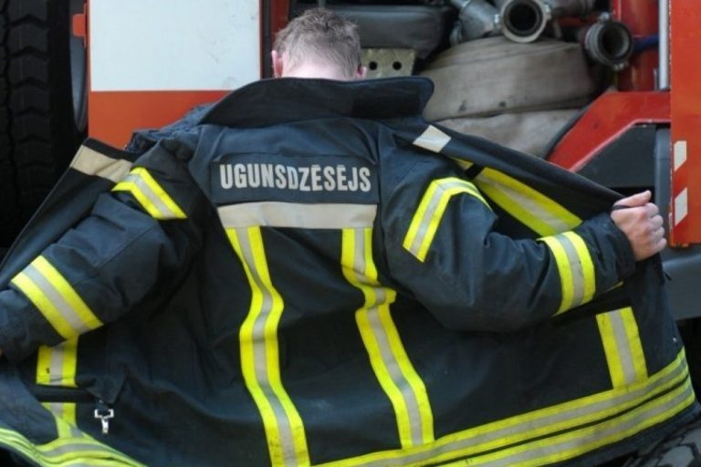 В результате пожара в двухэтажном доме погиб человек