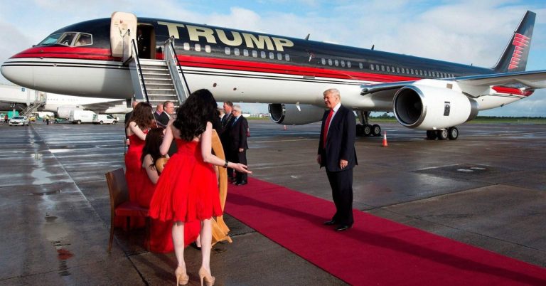 Дональд Трамп настолько уверен в победе, что уже превратил свой частный самолет в «Борт номер один»