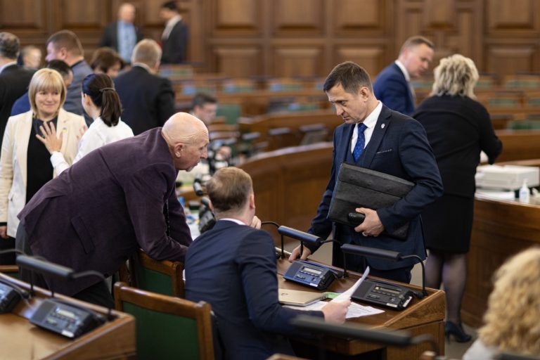 Выборы президента Латвии: о чем говорят в кулуарах